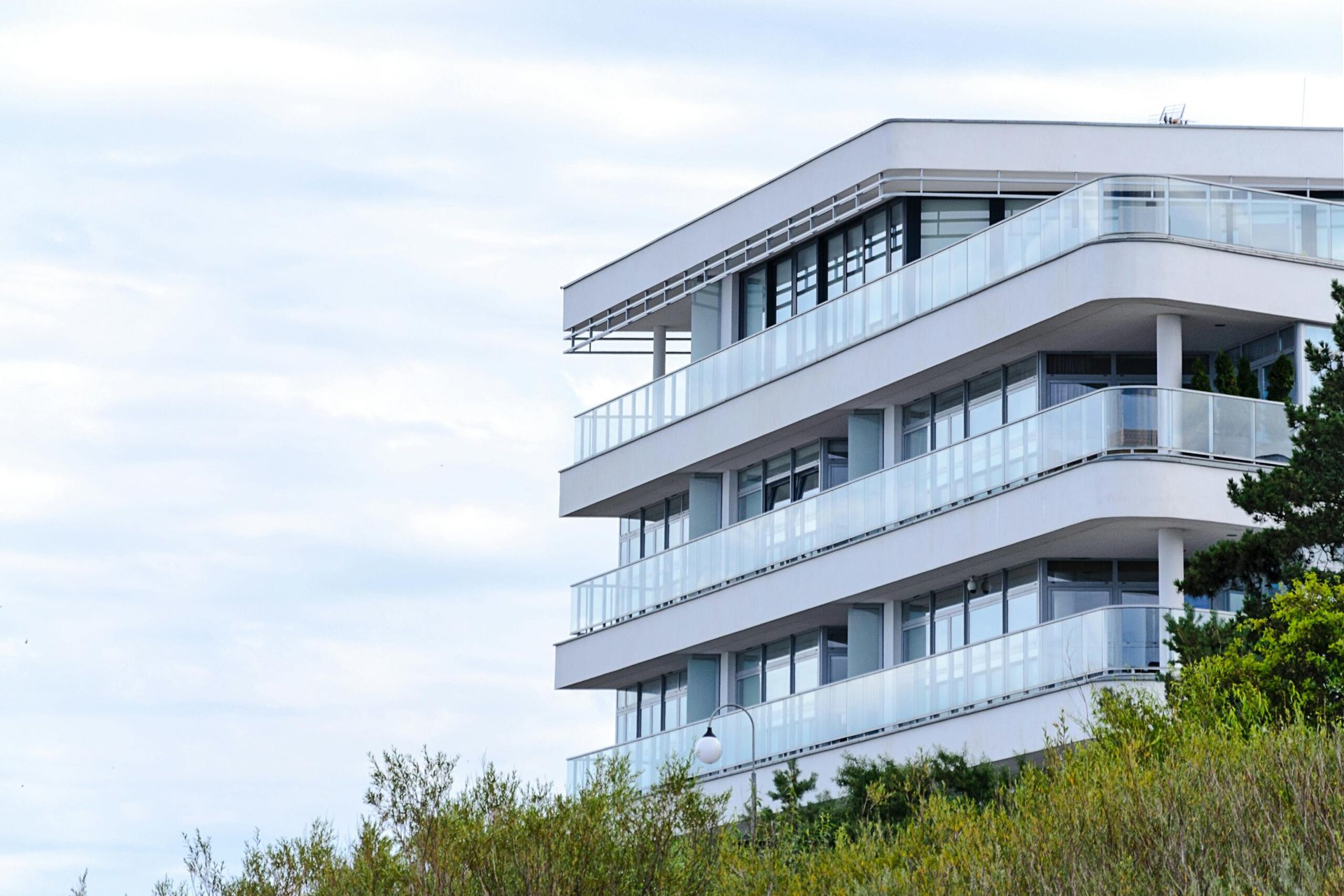 Edificio residencial con gestión energética eficiente - Tarifas de luz para comunidades de vecinos