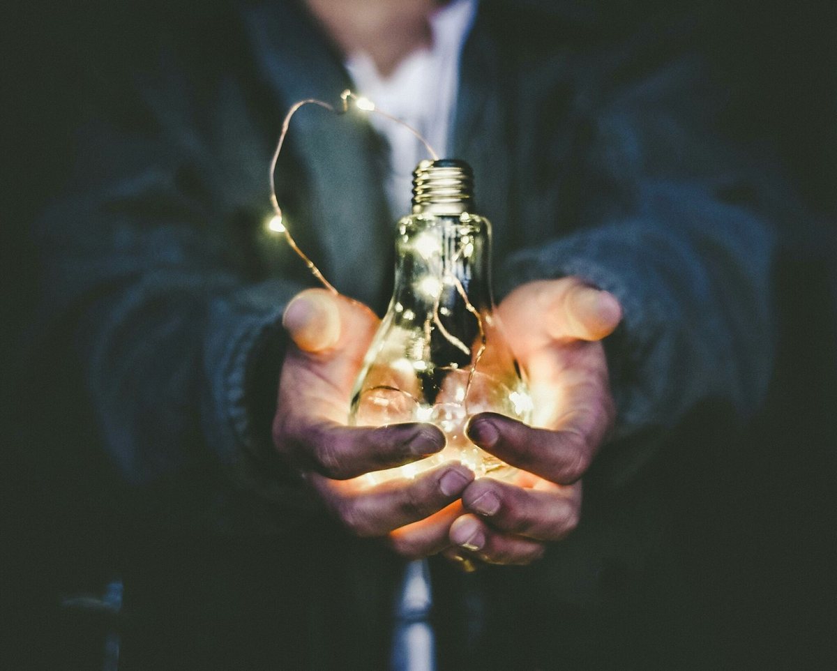 Etiqueta de eficiencia energética de una vivienda mostrando la escala de A a G